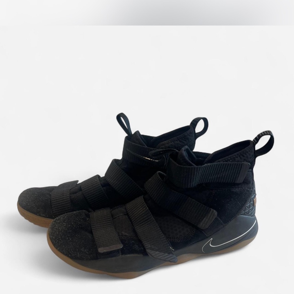Nike zoom Lebron Soldier in black